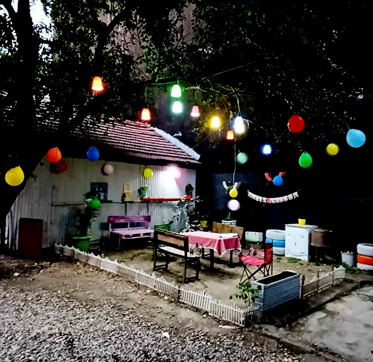 Çarşıbu Renkli Geometrik Ağaç Feneri Bahçe Aydınlatması